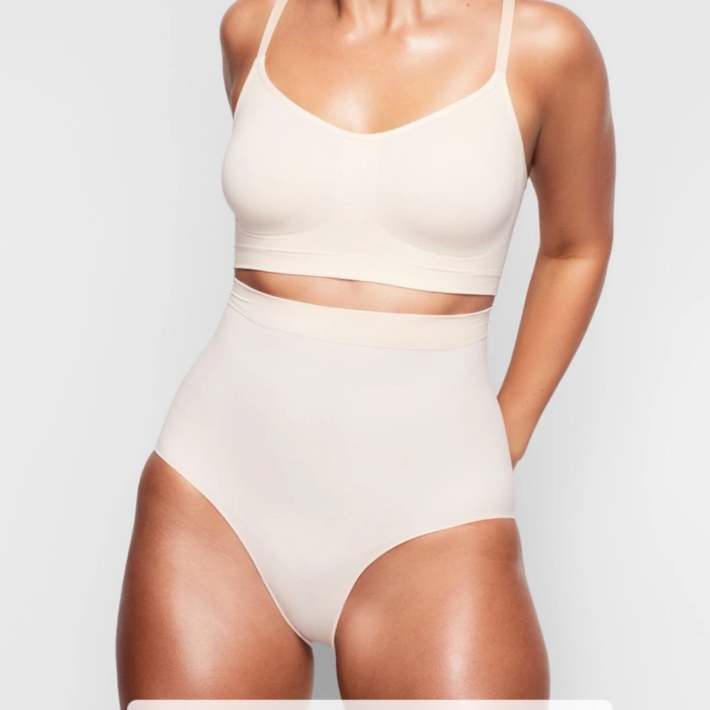 Skims sculpting mid waist brief